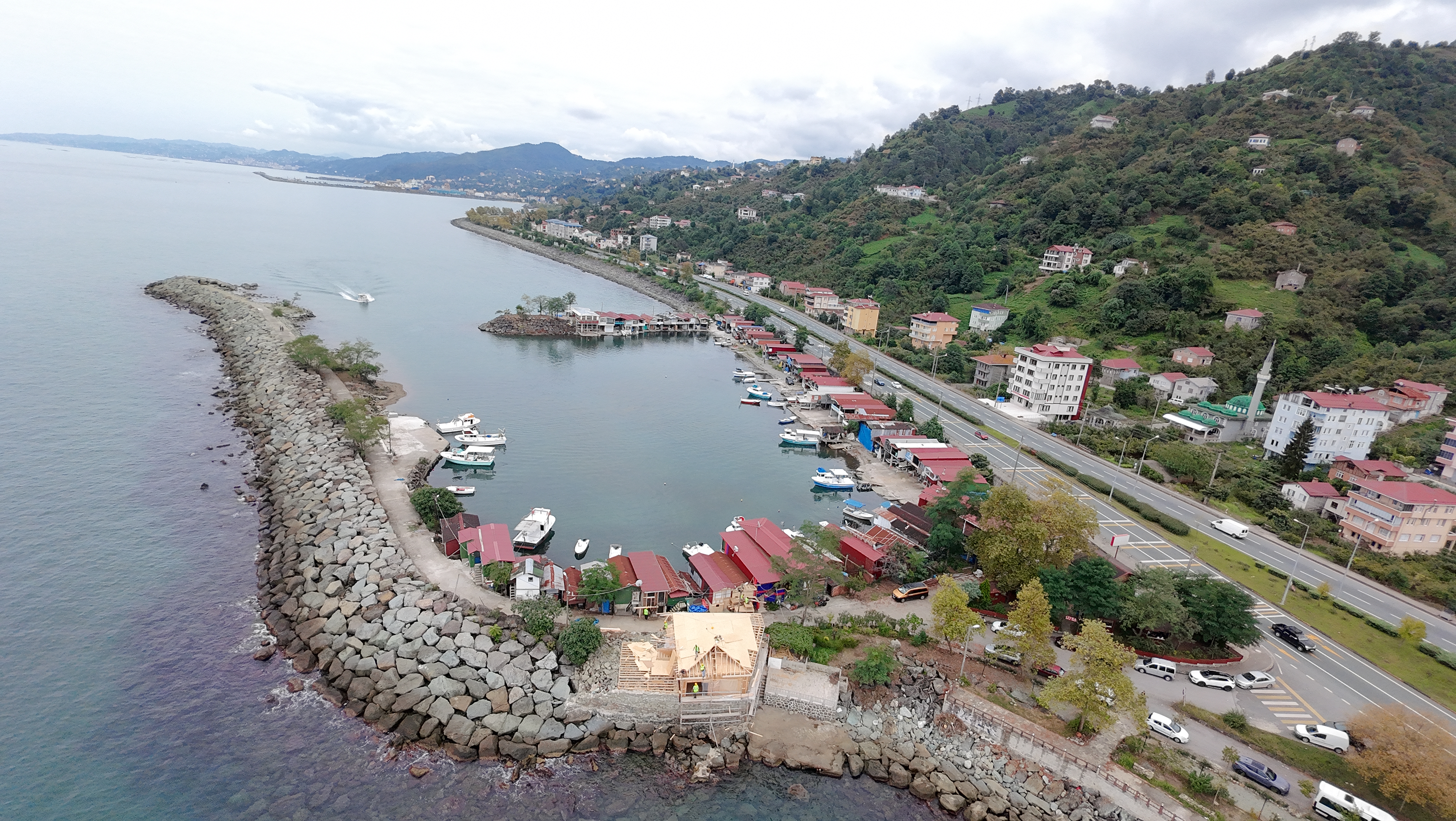 BALIKLI BALIKÇI BARINAĞI